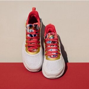 NIB! APL X SWEAT X Kelsey Wells, Techloom Tracer White /Gold, Size 5